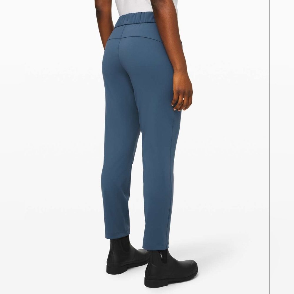 Lululemon On the Fly 7/8 Pant Code Blue